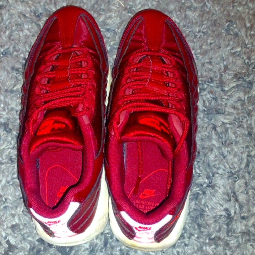 ✨Nike Air Max 95✨ (Maroon)